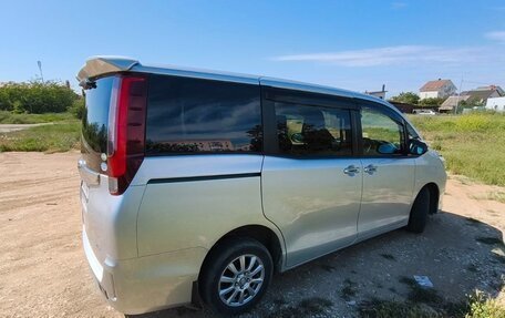 Toyota Noah III, 2016 год, 2 150 000 рублей, 18 фотография