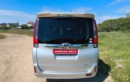 Toyota Noah III, 2016 год, 2 150 000 рублей, 20 фотография