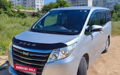 Toyota Noah III, 2016 год, 2 150 000 рублей, 26 фотография