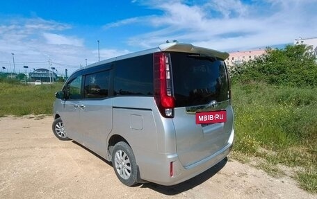 Toyota Noah III, 2016 год, 2 150 000 рублей, 28 фотография