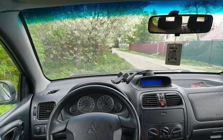 Mitsubishi Space Star I рестайлинг, 2003 год, 100 000 рублей, 15 фотография