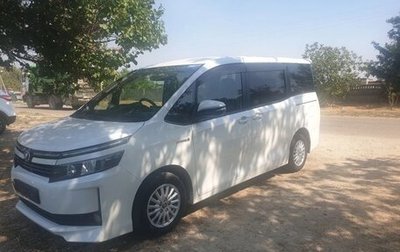 Toyota Voxy III, 2014 год, 1 800 000 рублей, 1 фотография