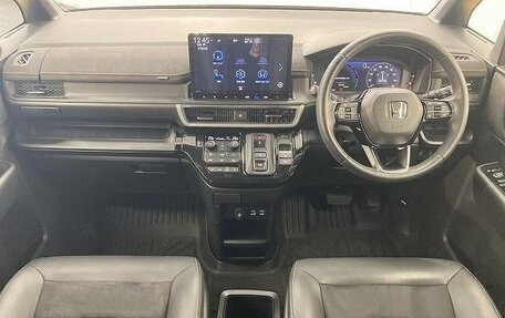 Honda Stepwgn, 2022 год, 2 170 100 рублей, 10 фотография