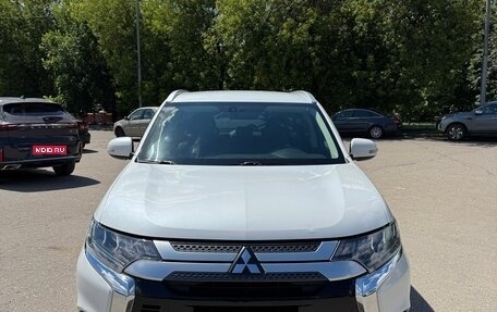 Mitsubishi Outlander III рестайлинг 3, 2019 год, 1 850 000 рублей, 1 фотография