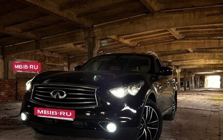 Infiniti FX II, 2013 год, 1 750 000 рублей, 2 фотография