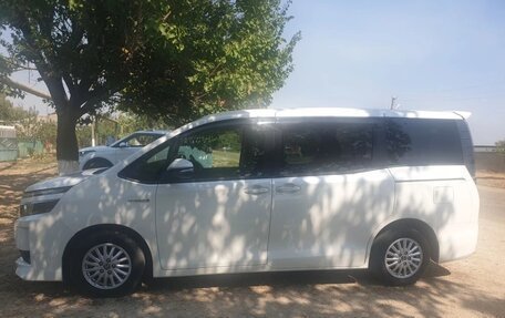 Toyota Voxy III, 2014 год, 1 800 000 рублей, 4 фотография