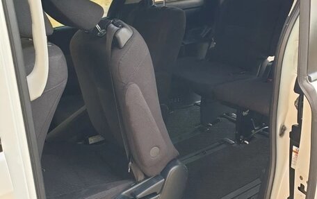 Toyota Voxy III, 2014 год, 1 800 000 рублей, 5 фотография