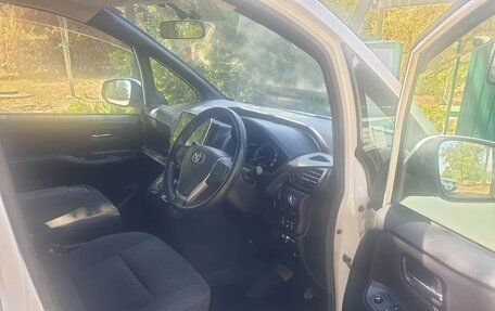 Toyota Voxy III, 2014 год, 1 800 000 рублей, 3 фотография
