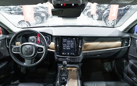 Volvo S90 II рестайлинг, 2017 год, 3 490 000 рублей, 24 фотография