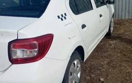Renault Logan II, 2018 год, 380 000 рублей, 3 фотография