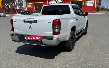 Mitsubishi L200 IV рестайлинг, 2018 год, 3 800 000 рублей, 3 фотография