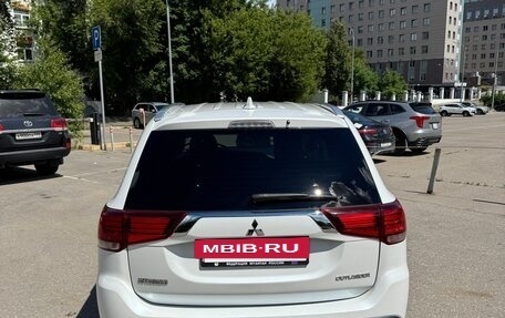 Mitsubishi Outlander III рестайлинг 3, 2019 год, 1 850 000 рублей, 3 фотография