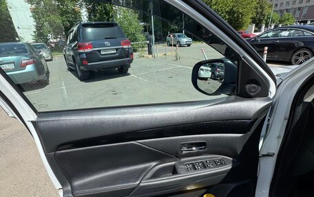 Mitsubishi Outlander III рестайлинг 3, 2019 год, 1 850 000 рублей, 14 фотография