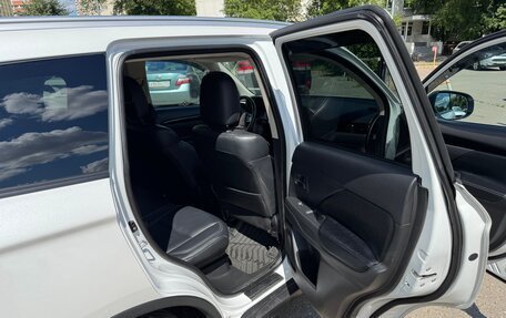 Mitsubishi Outlander III рестайлинг 3, 2019 год, 1 850 000 рублей, 5 фотография