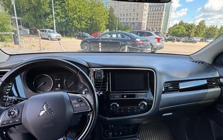 Mitsubishi Outlander III рестайлинг 3, 2019 год, 1 850 000 рублей, 11 фотография