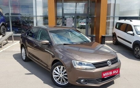 Volkswagen Jetta VI, 2012 год, 899 000 рублей, 3 фотография