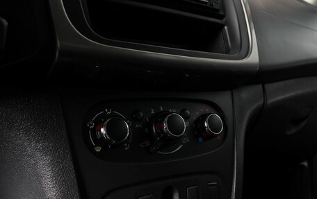 Renault Logan II, 2020 год, 740 000 рублей, 17 фотография