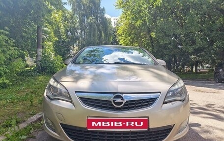 Opel Astra J, 2011 год, 720 000 рублей, 1 фотография