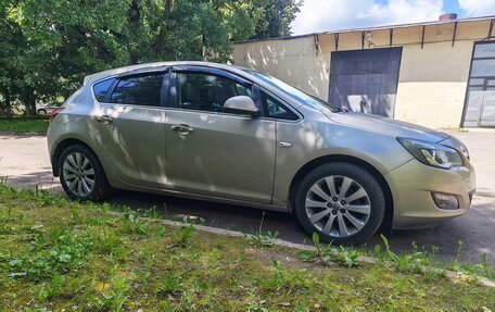 Opel Astra J, 2011 год, 720 000 рублей, 2 фотография