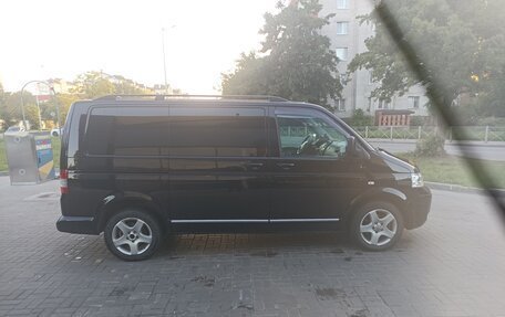 Volkswagen Caravelle T5, 2008 год, 1 550 000 рублей, 3 фотография