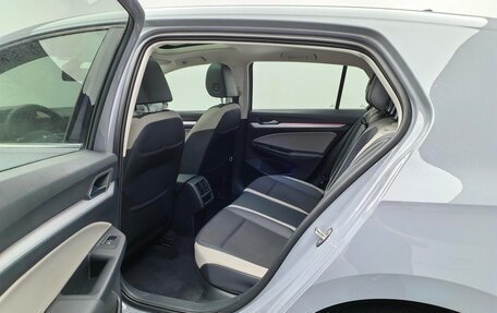Volkswagen Golf VIII, 2022 год, 1 840 000 рублей, 12 фотография