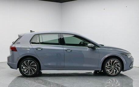 Volkswagen Golf VIII, 2022 год, 1 840 000 рублей, 8 фотография