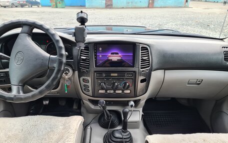 Toyota Land Cruiser 100 рестайлинг 2, 2005 год, 2 600 000 рублей, 3 фотография