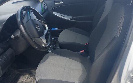 Hyundai Solaris II рестайлинг, 2012 год, 630 000 рублей, 7 фотография