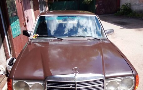 Mercedes-Benz W123, 1979 год, 420 000 рублей, 1 фотография