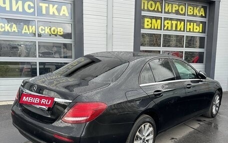 Mercedes-Benz E-Класс, 2020 год, 1 800 000 рублей, 3 фотография