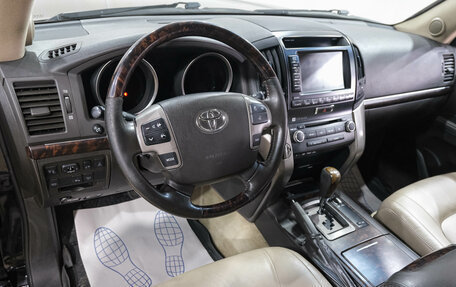 Toyota Land Cruiser 200, 2010 год, 3 319 000 рублей, 15 фотография