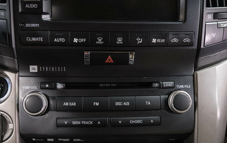 Toyota Land Cruiser 200, 2010 год, 3 319 000 рублей, 27 фотография