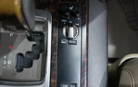 Toyota Land Cruiser 200, 2010 год, 3 319 000 рублей, 31 фотография