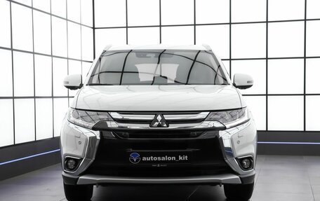 Mitsubishi Outlander III рестайлинг 3, 2018 год, 2 950 000 рублей, 2 фотография