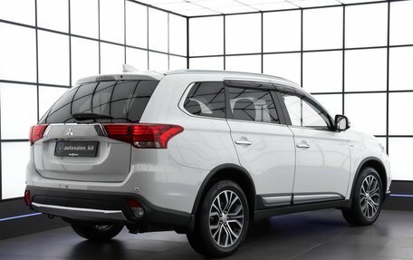 Mitsubishi Outlander III рестайлинг 3, 2018 год, 2 950 000 рублей, 4 фотография