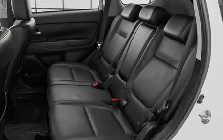 Mitsubishi Outlander III рестайлинг 3, 2018 год, 2 950 000 рублей, 11 фотография