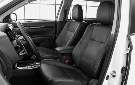 Mitsubishi Outlander III рестайлинг 3, 2018 год, 2 950 000 рублей, 10 фотография