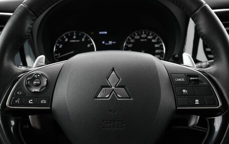 Mitsubishi Outlander III рестайлинг 3, 2018 год, 2 950 000 рублей, 12 фотография