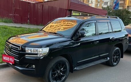 Toyota Land Cruiser 200, 2016 год, 7 000 000 рублей, 2 фотография