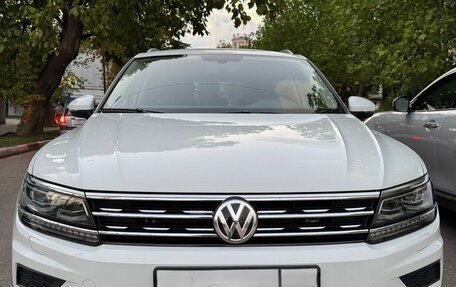 Volkswagen Tiguan II, 2018 год, 3 300 000 рублей, 2 фотография