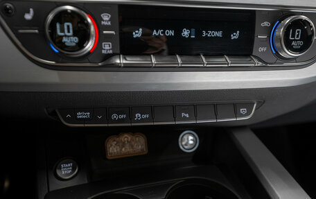 Audi A4, 2019 год, 2 890 000 рублей, 23 фотография