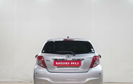 Toyota Vitz, 2013 год, 599 000 рублей, 6 фотография
