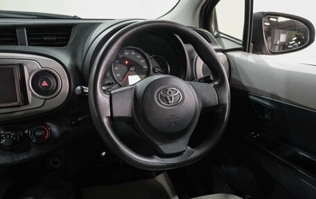 Toyota Vitz, 2013 год, 599 000 рублей, 20 фотография
