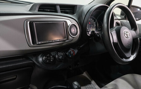 Toyota Vitz, 2013 год, 599 000 рублей, 22 фотография