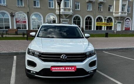 Volkswagen T-Roc I, 2021 год, 2 250 000 рублей, 2 фотография