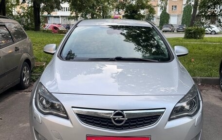 Opel Astra J, 2010 год, 600 000 рублей, 1 фотография