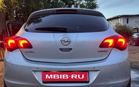 Opel Astra J, 2010 год, 600 000 рублей, 2 фотография