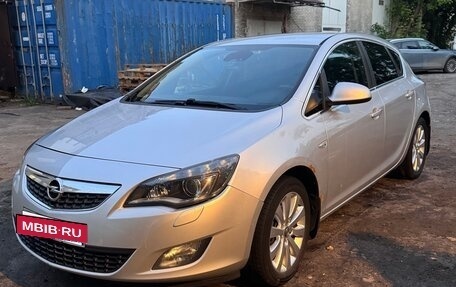 Opel Astra J, 2010 год, 600 000 рублей, 3 фотография