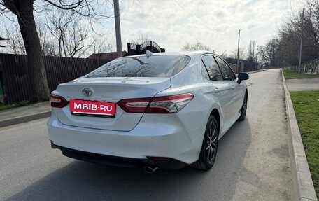 Toyota Camry, 2021 год, 3 290 000 рублей, 2 фотография