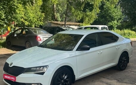 Skoda Superb III рестайлинг, 2017 год, 1 999 000 рублей, 6 фотография